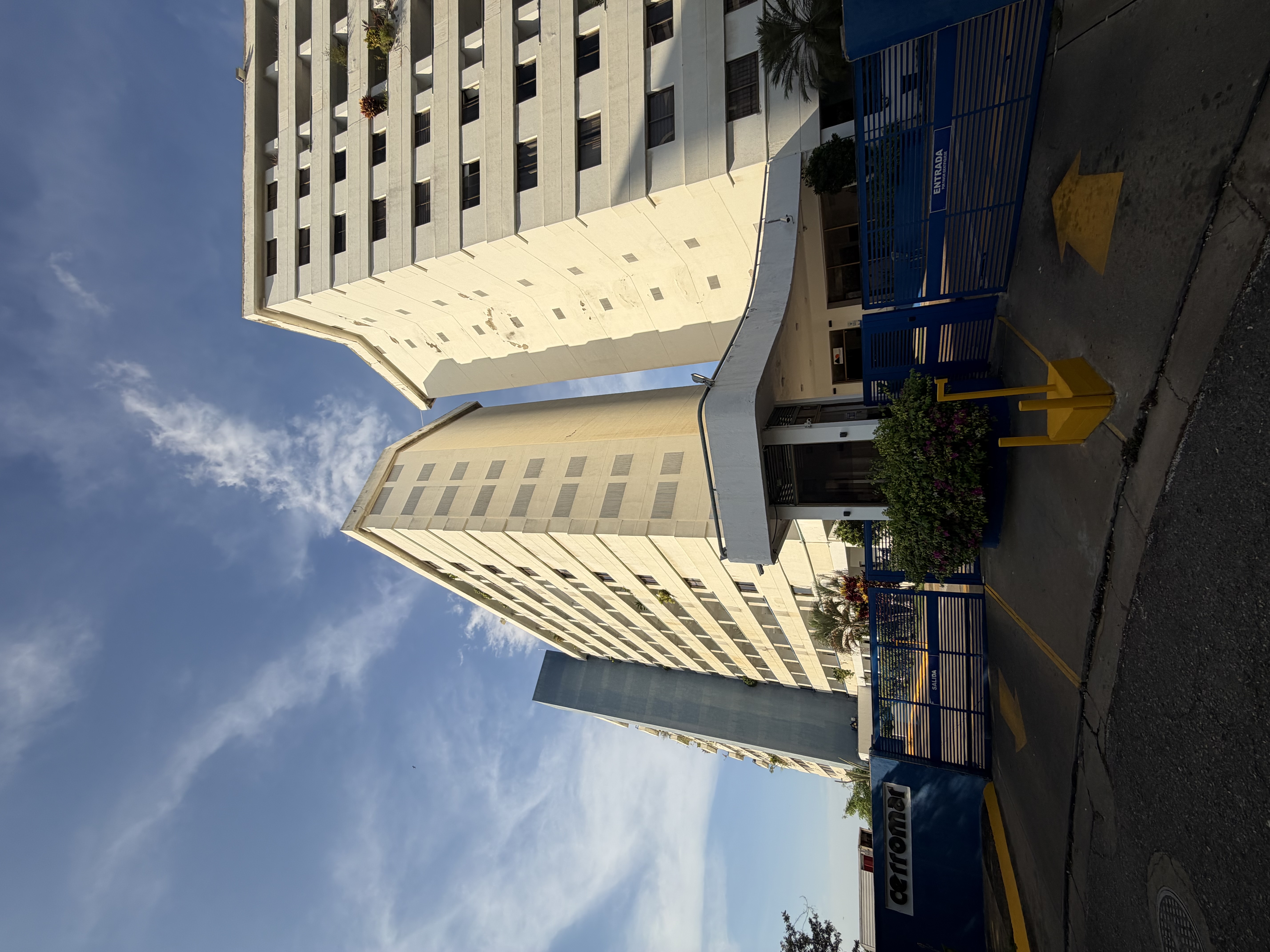 En venta Moderno Apto. Res. Cerro Mar