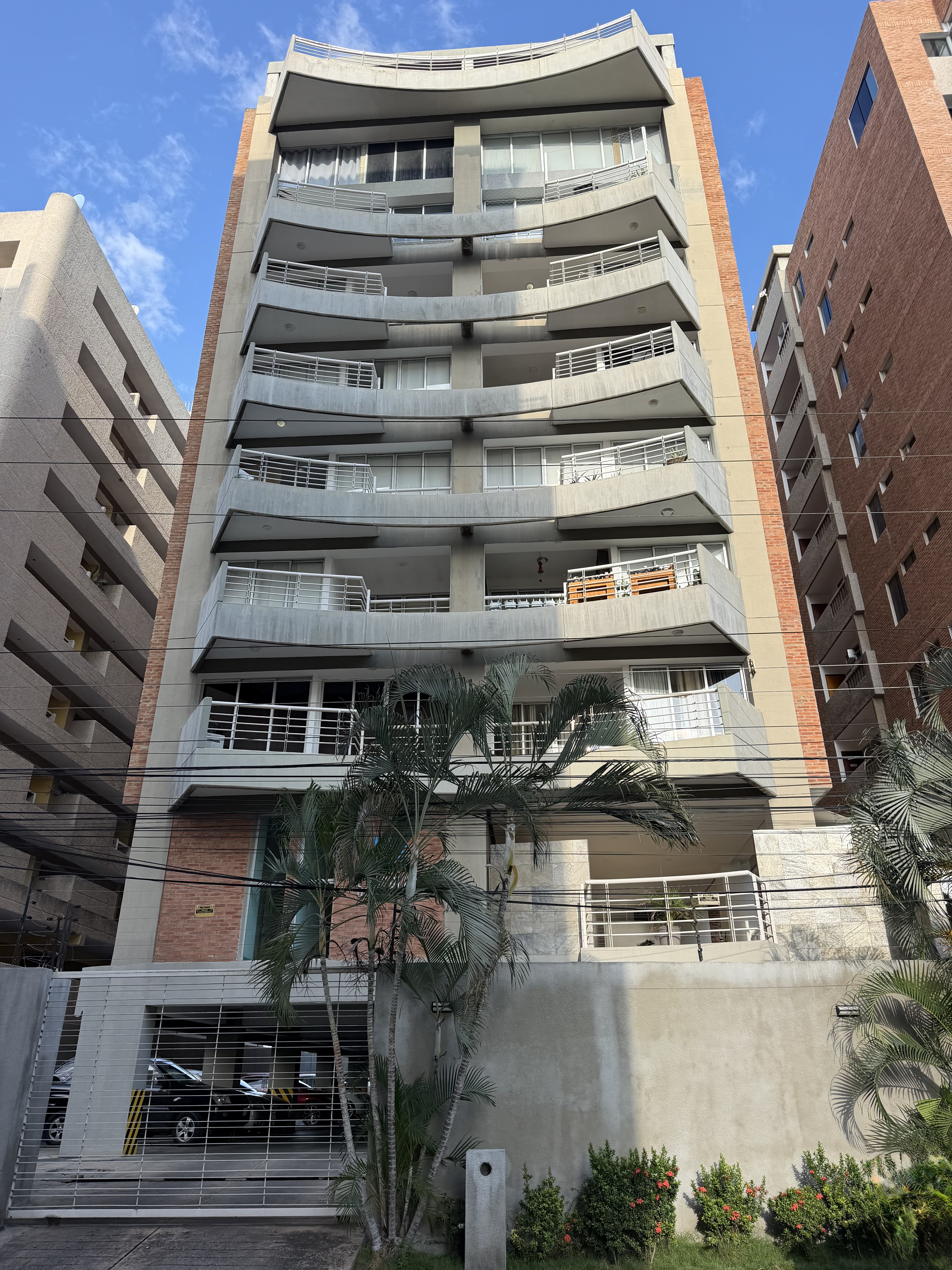 En venta Moderno Apto. Res. Sausalito